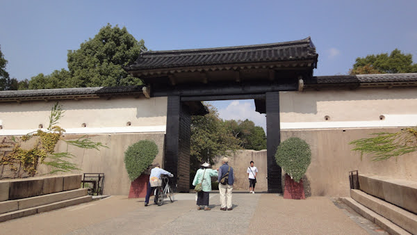 the entranceway to the grounds creates a torii-like gate in the surrounding wall